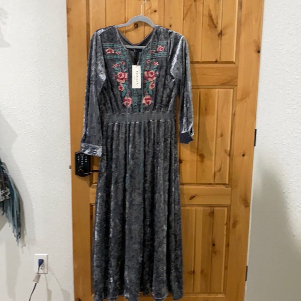 Crushed velvet embroidered dress